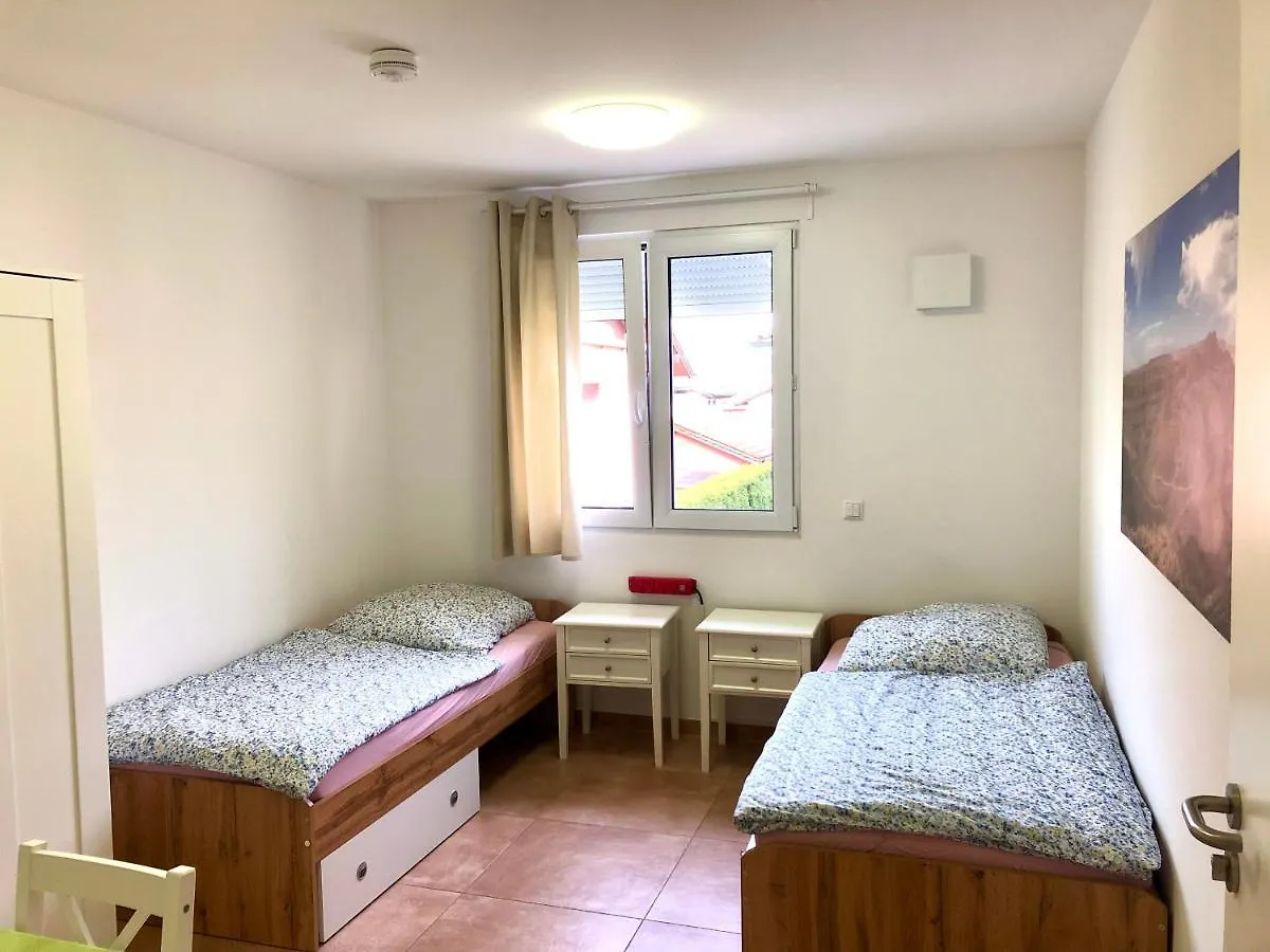 Pension Chen, 2 Doppelzimmer , Ebk, Separater Balkon Griesstatt 독일