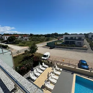 An Der 1 Reihe Vom Apartment Funtana
