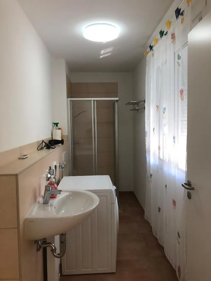 Pension Chen, 2 Doppelzimmer , Ebk, Separater Balkon Griesstatt Apartment